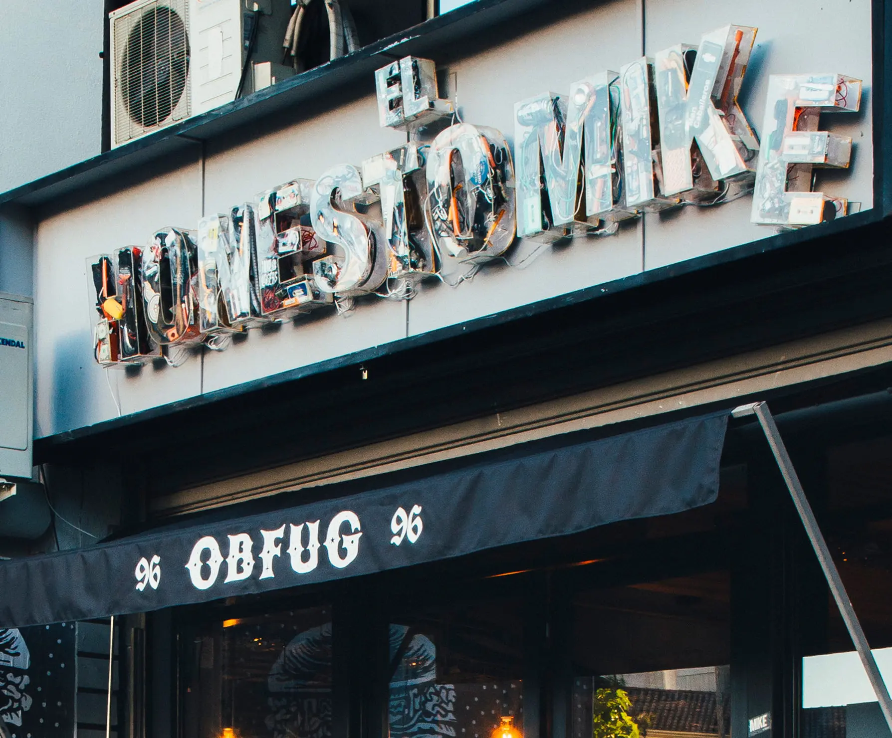 elhonestomike-losleones-1